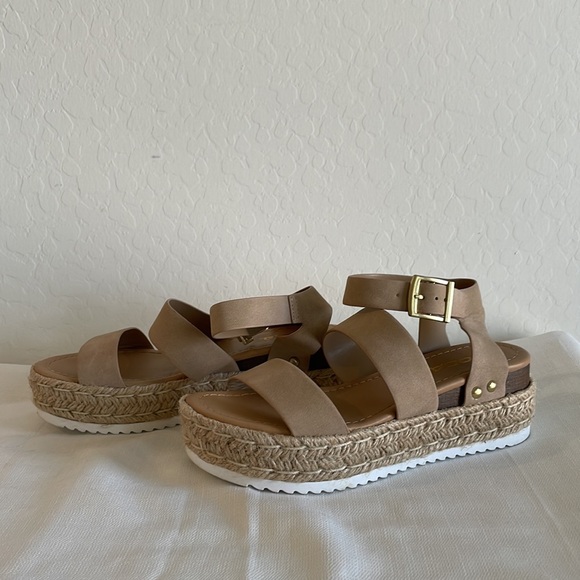 NUDE PLATFORM SANDALS  SODA SIZE 6.5 - Picture 4 of 8